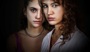 Adorazione, la nuova serie Netflix fa scoppiare la polemica