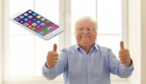Uomo felice con smartphone