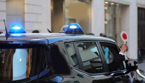 auto marito polizia multa foglio vietato usarla