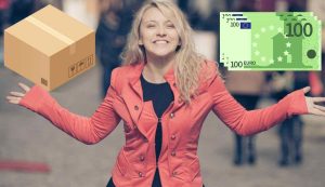 Donna licenziata felice con soldi