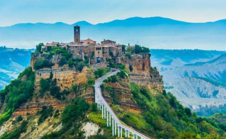 La splendida Civita di Bagnoregio (Depositphotos foto) - www.insolenzadir2d2.it