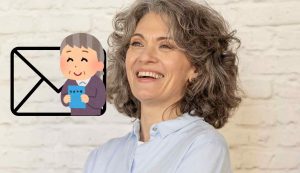 Anziana felice per pensione