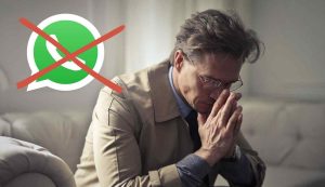 Anziano triste per Whatsapp
