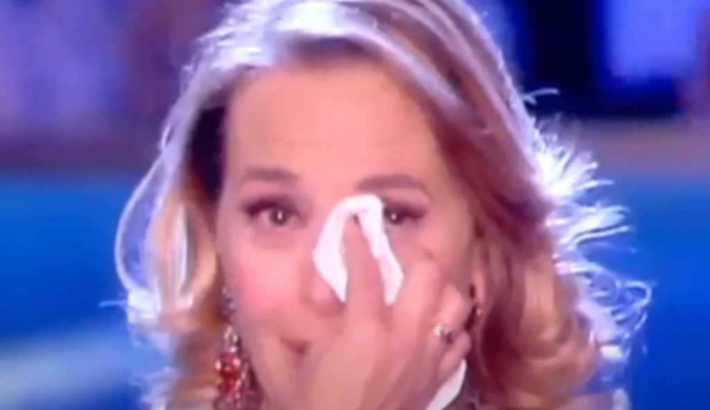 Barbara D'Urso in lacrime (isola dei famosi 2019 - youtube screenshot) - www.insolenzadir2d2.it