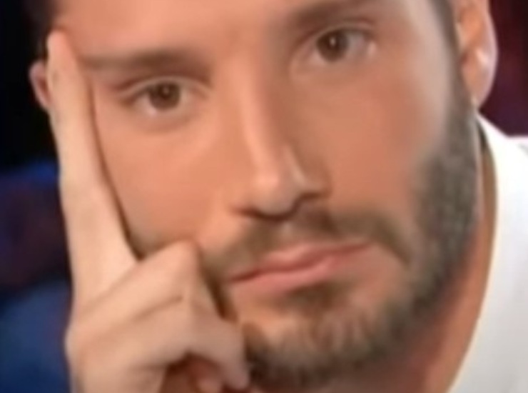 Stefano De Martino (Rai - youtube screenshot) - www.insolenzadir2d2.it