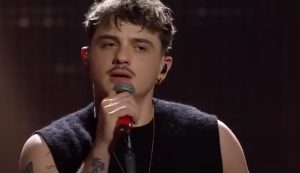 Olly a Sanremo (Rai - youtube screenshot) - www.insolenzadir2d2.it