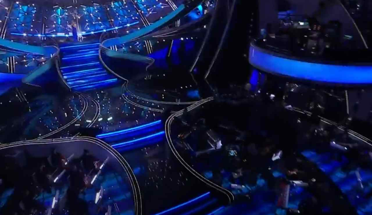Palco dell'Ariston (Rai - youtube screenshot) - www.insolenzadir2d2.it