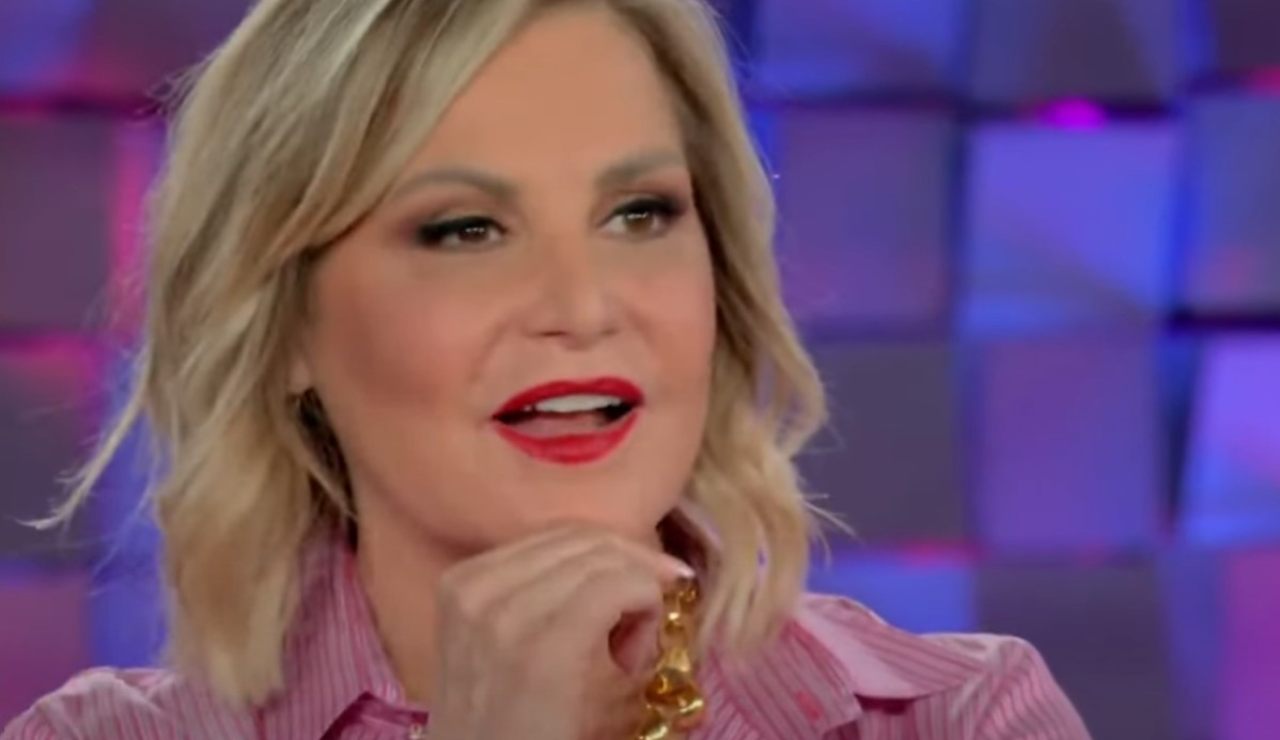 Simona Ventura (Mediaset Infinity - youtube screenshot) - www.insolenzadir2d2.it