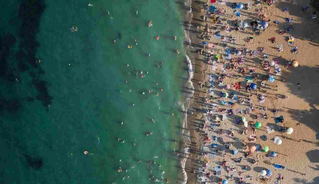 Spiaggia libera piena