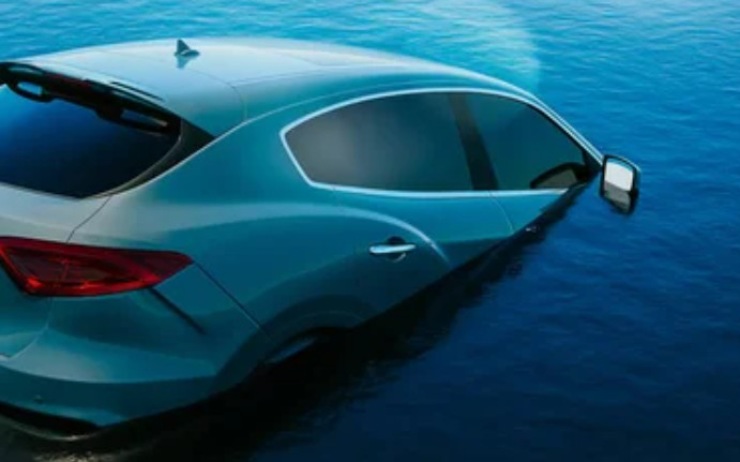 Auto in acqua (Depositphotos foto) - www.insolenzadir2d2.it