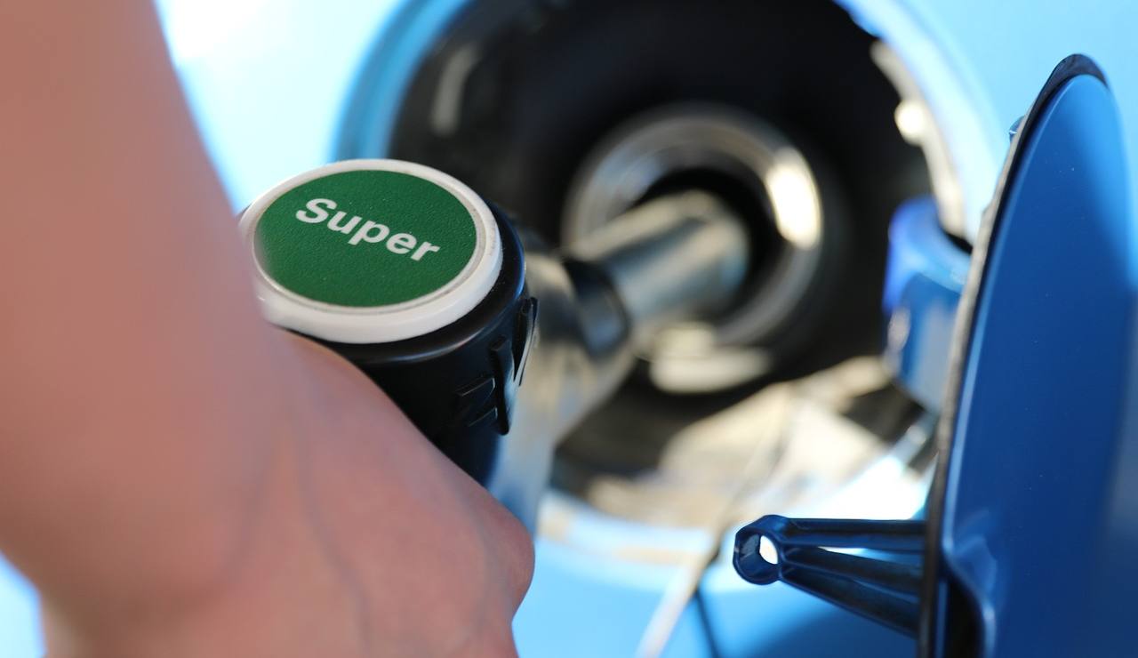 Benzina (Pixabay foto) - www.insolenzadir2d2.it