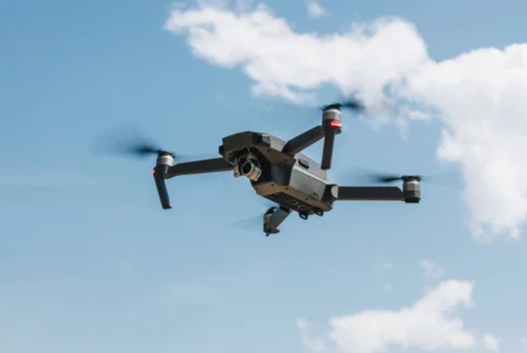 Drone in volo (Depositphotos foto) - www.insolenzadir2d2.it