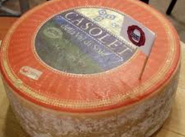 Formaggio Casolet (Pedergnana Vito - Wikimedia Commons) - www.insolenzadir2d2.it