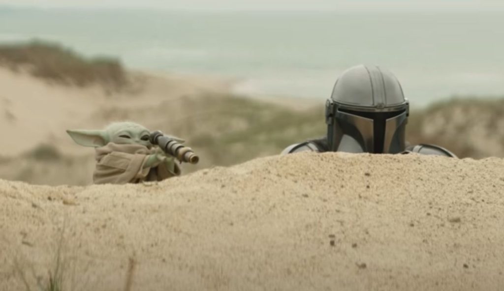 Grogu e Mando nel trailer (starwars - youtube screenshot) - www.insolenzadir2d2.it