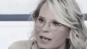 Maria De Filippi (uominiedonnefans instagram foto) - www.insolenzadir2d2.it