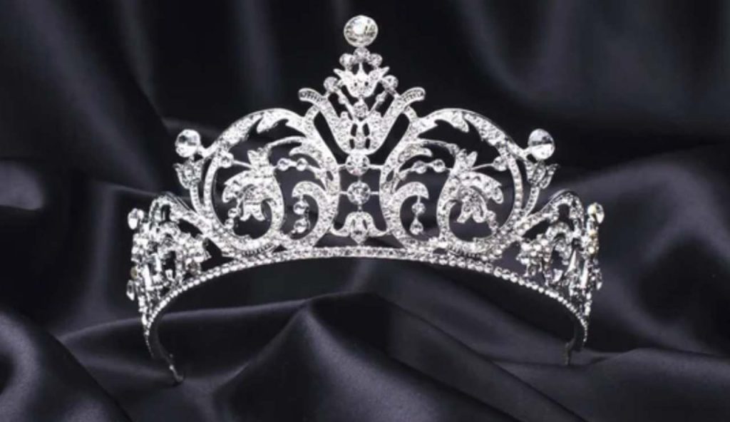 Una tiara (Depositphotos foto) - www.insolenzadir2d2.it