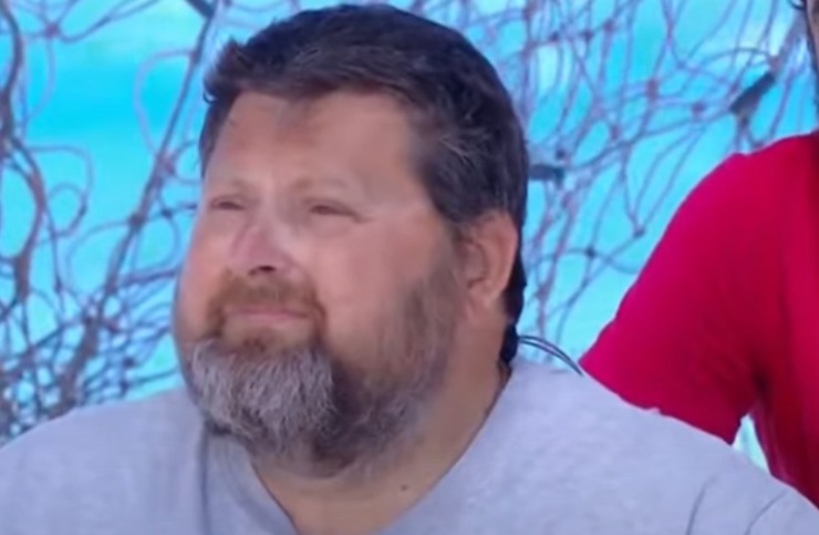 Adinolfi a L'Isola dei Famosi (Mediaset Infinity - youtube screenshot) - www.insolenzadir2d2.it