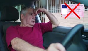 Anziano disperato alla guida (Depositphotos foto) - www.insolenzadir2d2.it