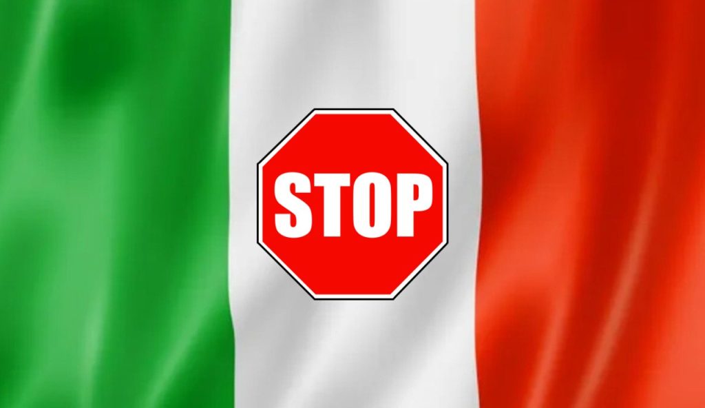 Bandiera italiana e stop (Depositphotos foto) - www.insolenzadir2d2.it