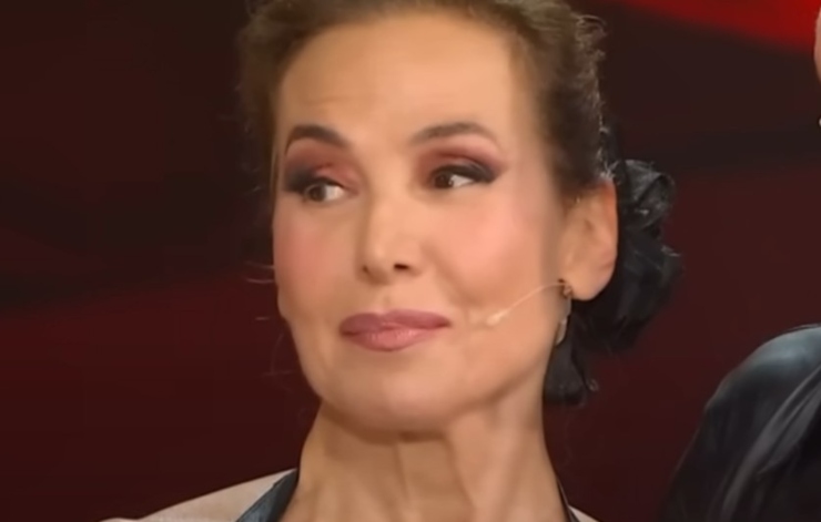 Barbara D'Urso a Ballando (Rai - youtube screenshot) - www.insolenzadir2d2.it