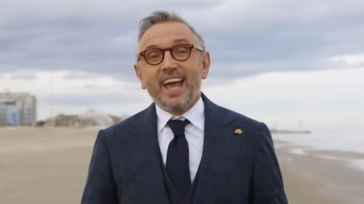 Barbieri a 4 Hotel (4 Hotel - youtube screenshot) - www.insolenzadir2d2.it