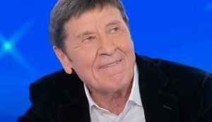 Gianni Morandi commosso (Rai - youtube screenshot) - www.insolenzadir2d2.it