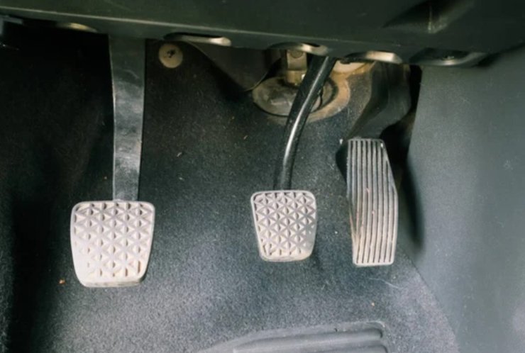 Pedali auto (Depositphotos foto) - www.insolenzadir2d2.it