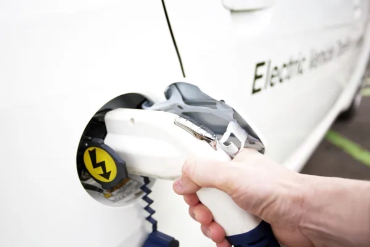 Ricarica auto elettrica 