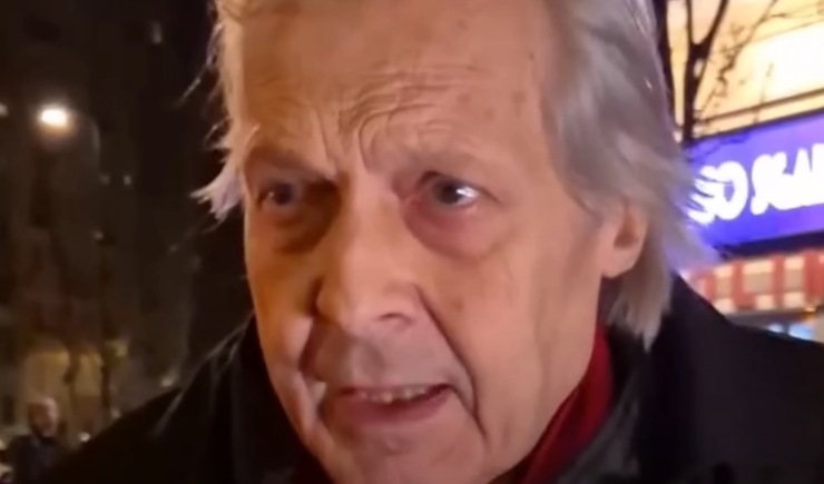 Sgarbi irriconoscibile (TheNewStories - youtube screenshot) - www.insolenzadir2d2.it