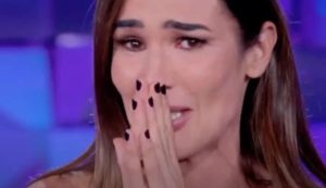 Silvia Toffanin in lacrime (Webnews - youtube foto) - www.insolenzadir2d2.it