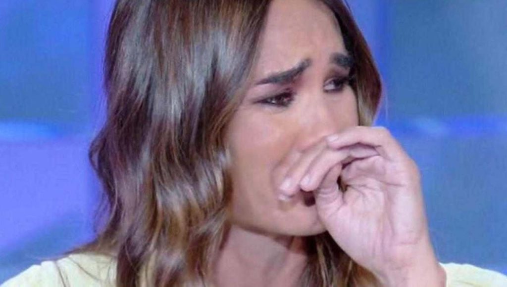 Silvia Toffanin in lacrime (Mediaset Infinity - youtube foto) - www.insolenzadir2d2.it