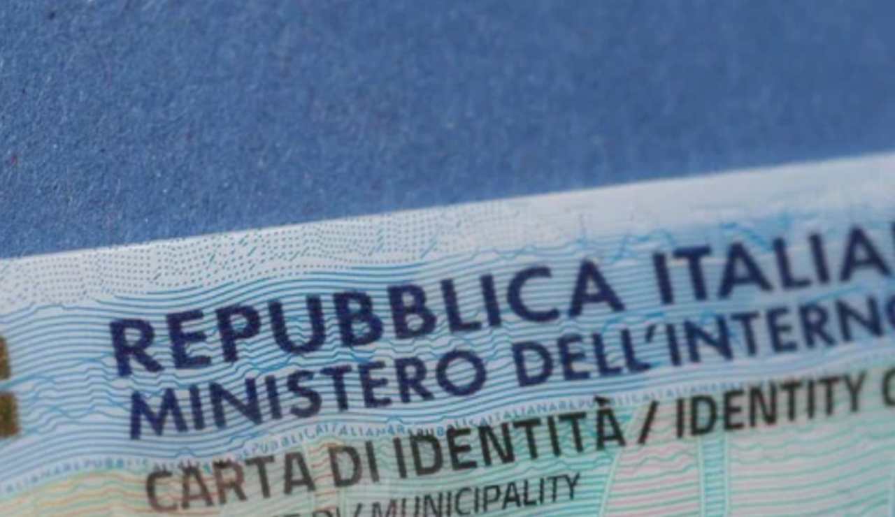 Carta d'Identità (Depositphotos foto) - www.insolenzadir2d2.it