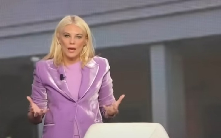 Eleonora Daniele a Storie italiane (Rai - youtube foto) - www.insolenzadir2d2.it