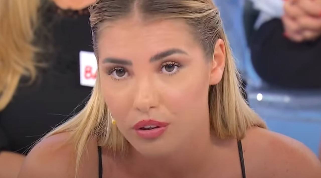 Martina De Ioannon (Uomini e Donne - youtube foto) - www.insolenzadir2d2.it